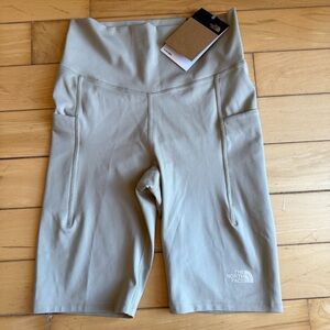 The North Face Women's FLASHDRY Beige Bike Shorts WOMENS/FEMMES Size Medium NWT